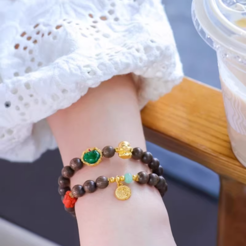 Đặc điểm chuỗi hạt vòng tay trầm hương mix charm hạt vàng 18k