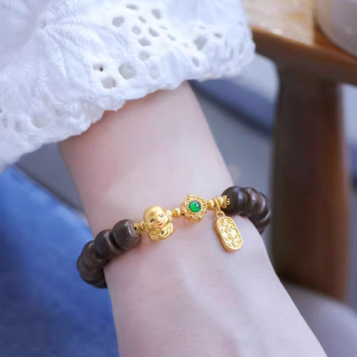 Đặc điểm của chuổi hạt trầm hương tự nhiên mix ông Thần Tài vàng 18k