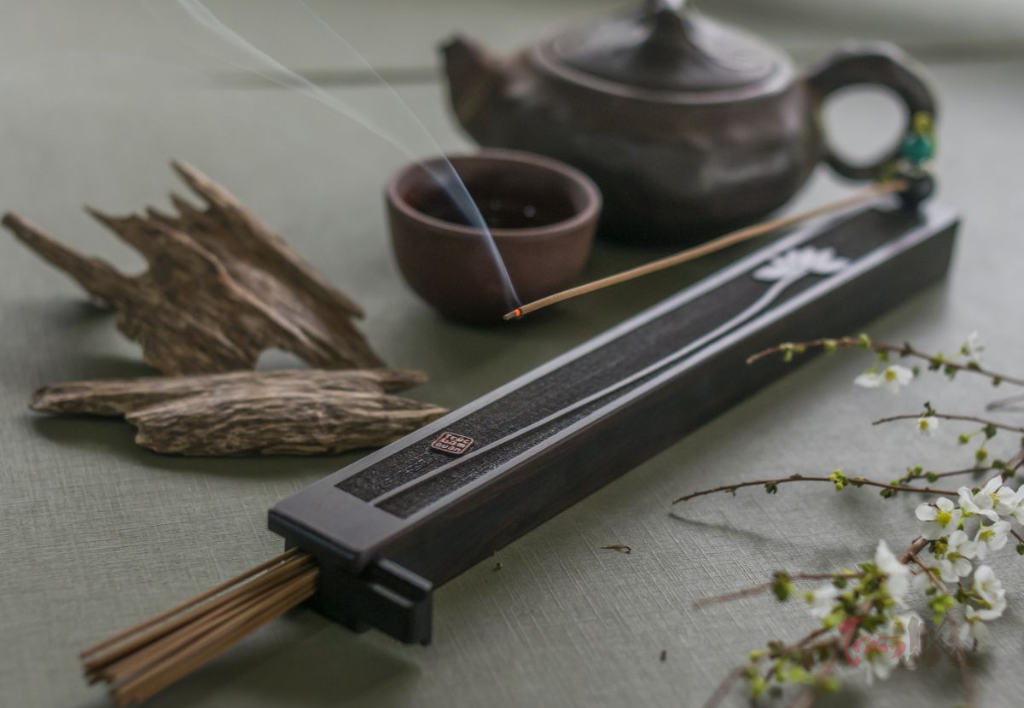 Có nên đốt trầm hương hàng ngày không
