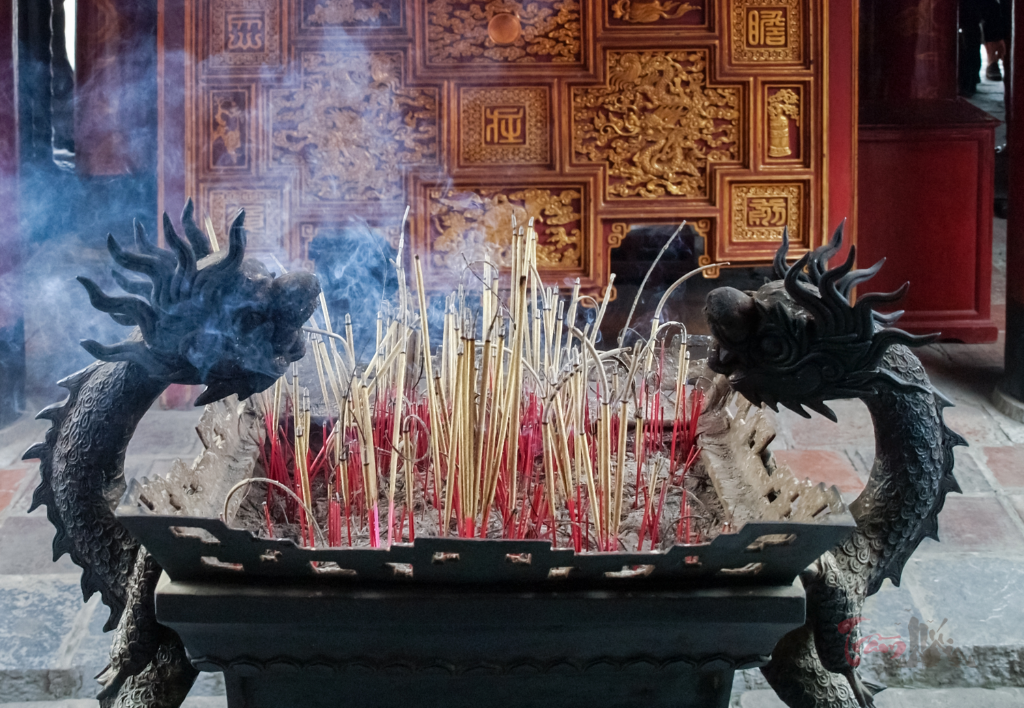 Vì sao nên chọn nhang trầm hương để thờ cúng?