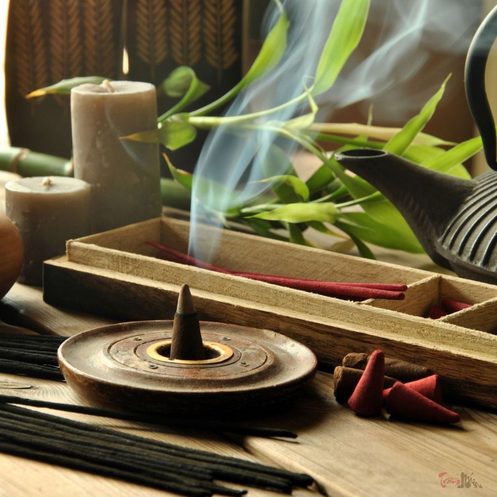Có nên đốt nụ trầm hương trên bàn thờ?