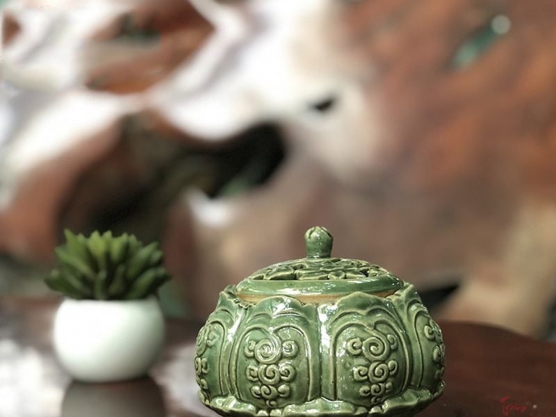Lư đốt trầm bằng sứ có nên dùng không?