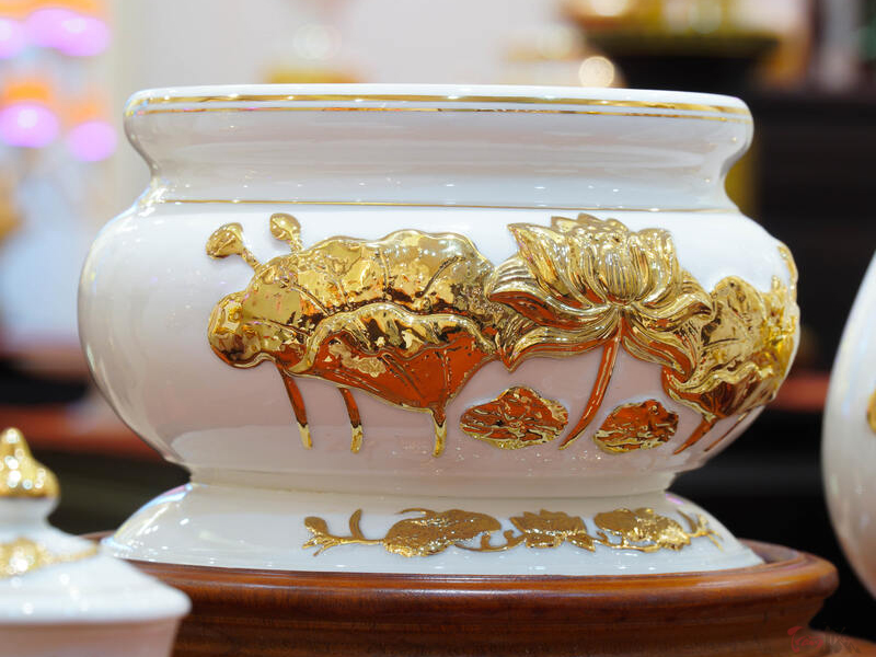 Lư hương sứ mang ý nghĩa tâm linh sâu sắc
