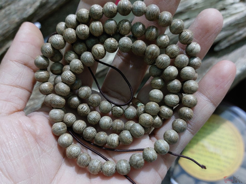 vòng trầm hương tự nhiên