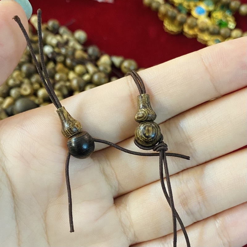 Hướng dẫn về cách xâu vòng trầm hương