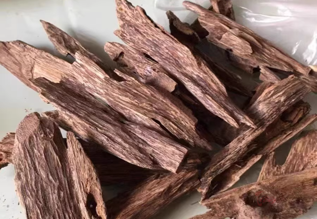 Cách phân biệt trầm hương tự nhiên và trầm hương nấu dầu