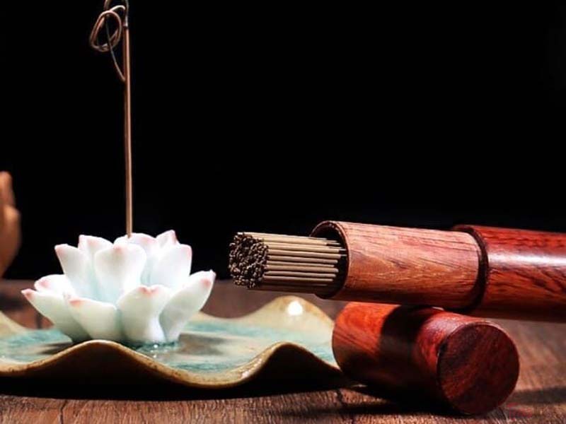 Nhang trầm hương có tác dụng gì trong cuộc sống và tâm linh?